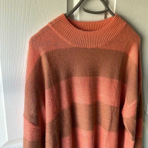 Pink lily sweater - Picture 2 of 4